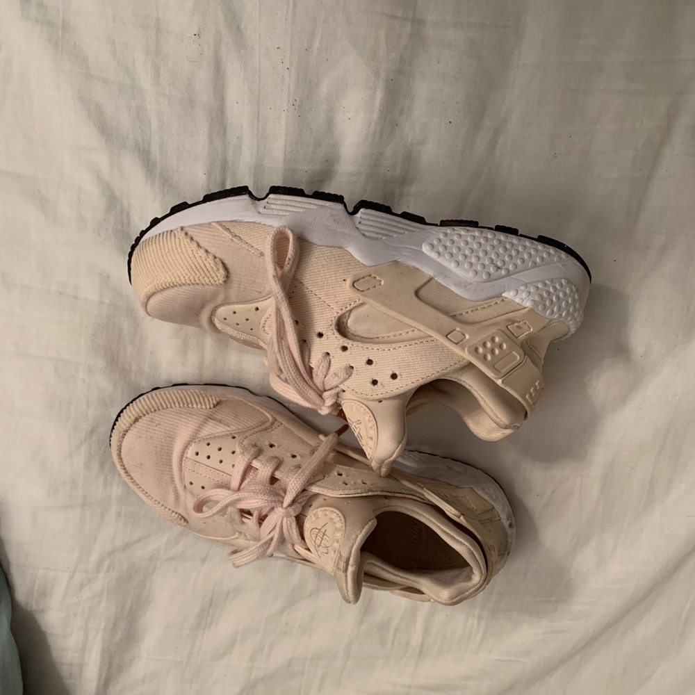 Pink nike huaraches